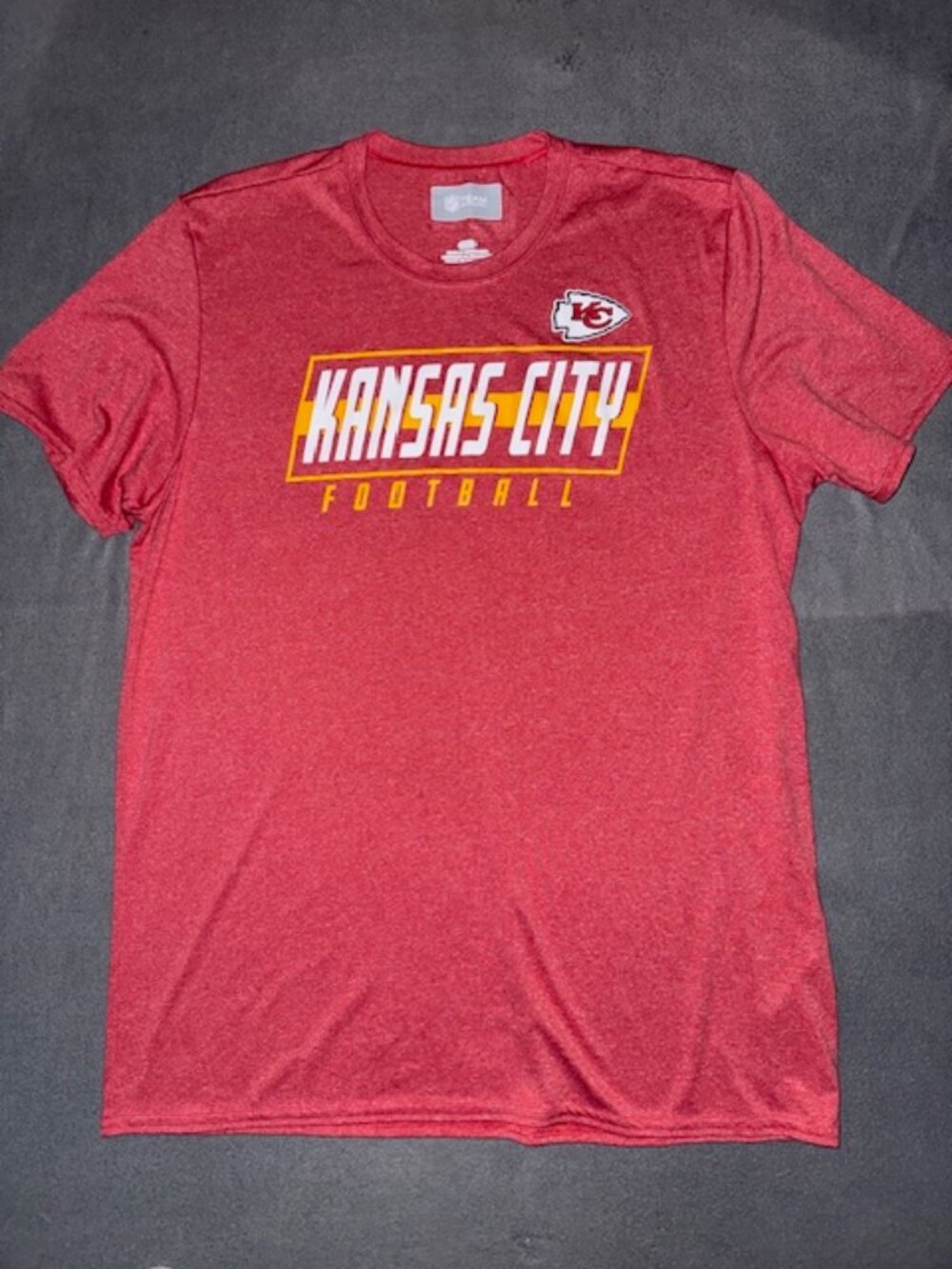 Kansas City Chiefs NFL Team Apparel Performance Men’s Large Football Tee